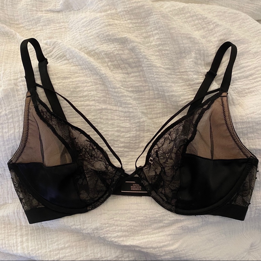 Victoria’s Secret Lightly Lined Lace Strappy Bra